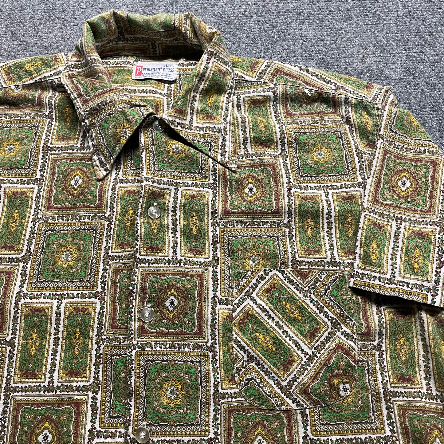 1980s Perma Press Button Up - L