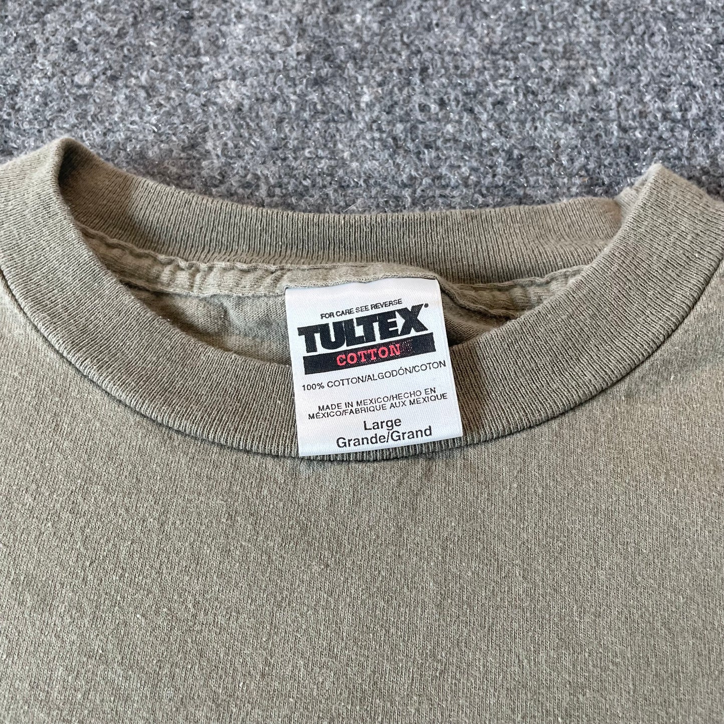 2000s Survivor TV Promo Shirt - L