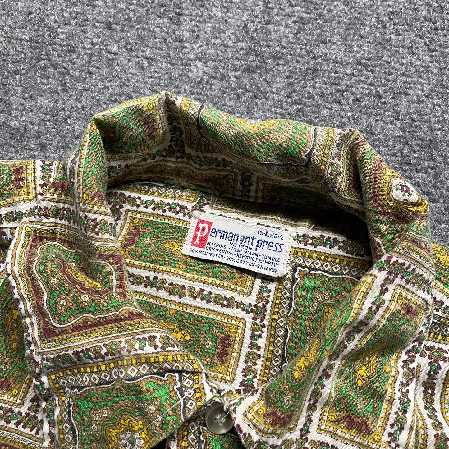 1980s Perma Press Button Up - L