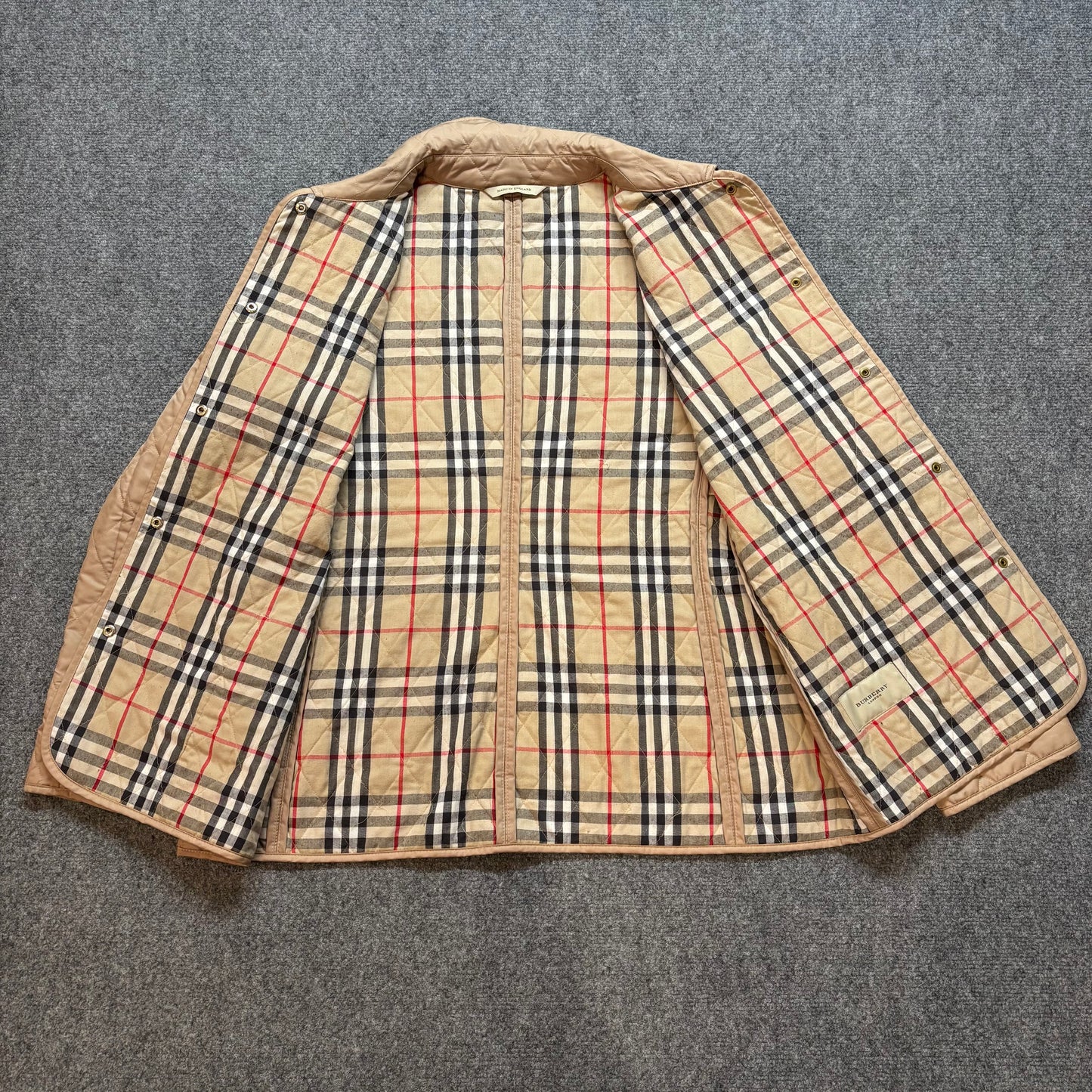 Women’s Burberry Jacket - L